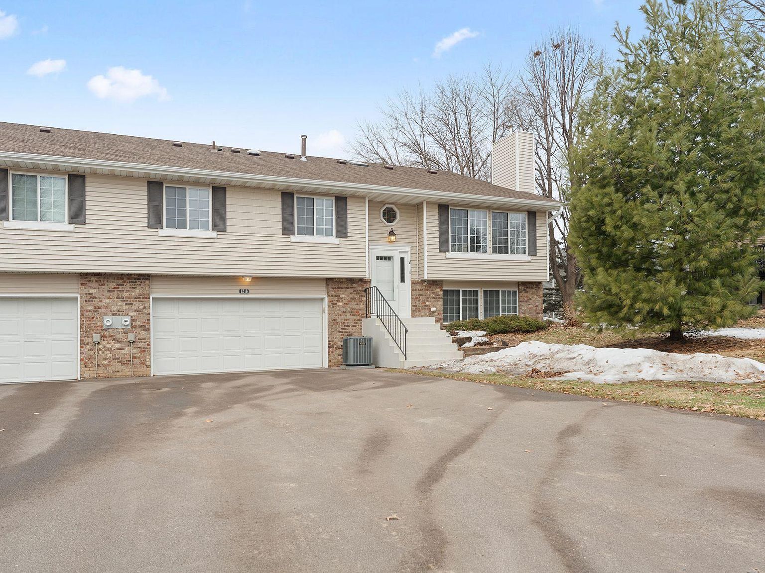 1216 Hilo Ave N Oakdale, MN 55128 - Thumbnail 2