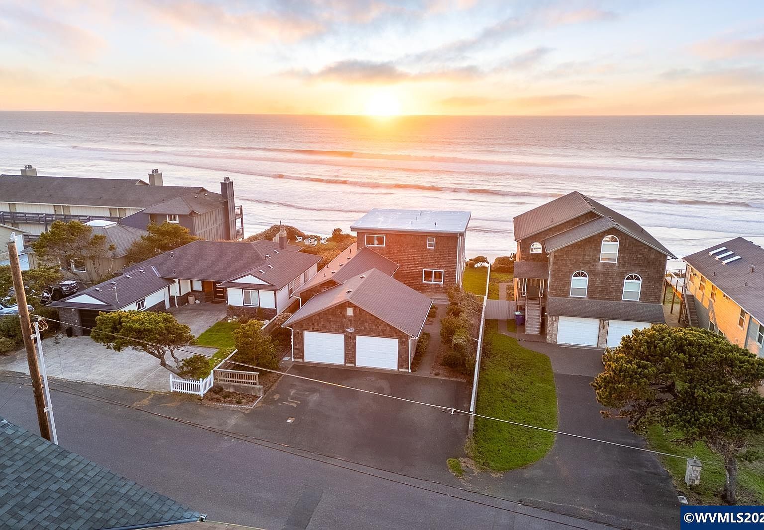 2151 NW Inlet Ave Lincoln City, OR 97367 - Thumbnail 2