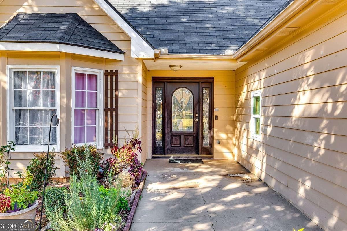 1245 Shamrock Hill Cir Loganville, GA 30052 - Thumbnail 2