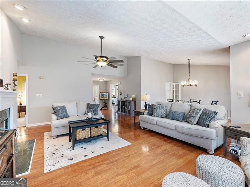 6650 Lake Run Dr Flowery Branch, GA 30542 - Thumbnail 2