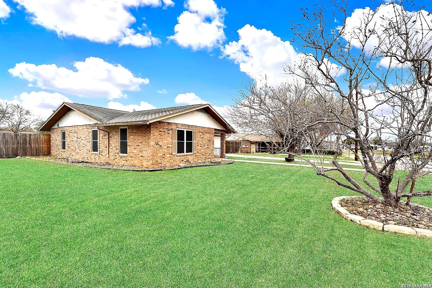 1501 Longhorn Dr Floresville, TX 78114 - Thumbnail 2