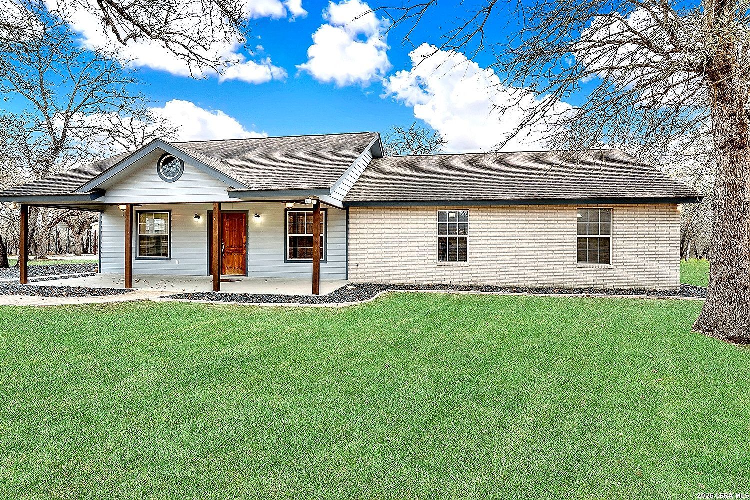 1026 Wild Flower Floresville, TX 78114 - Thumbnail 2