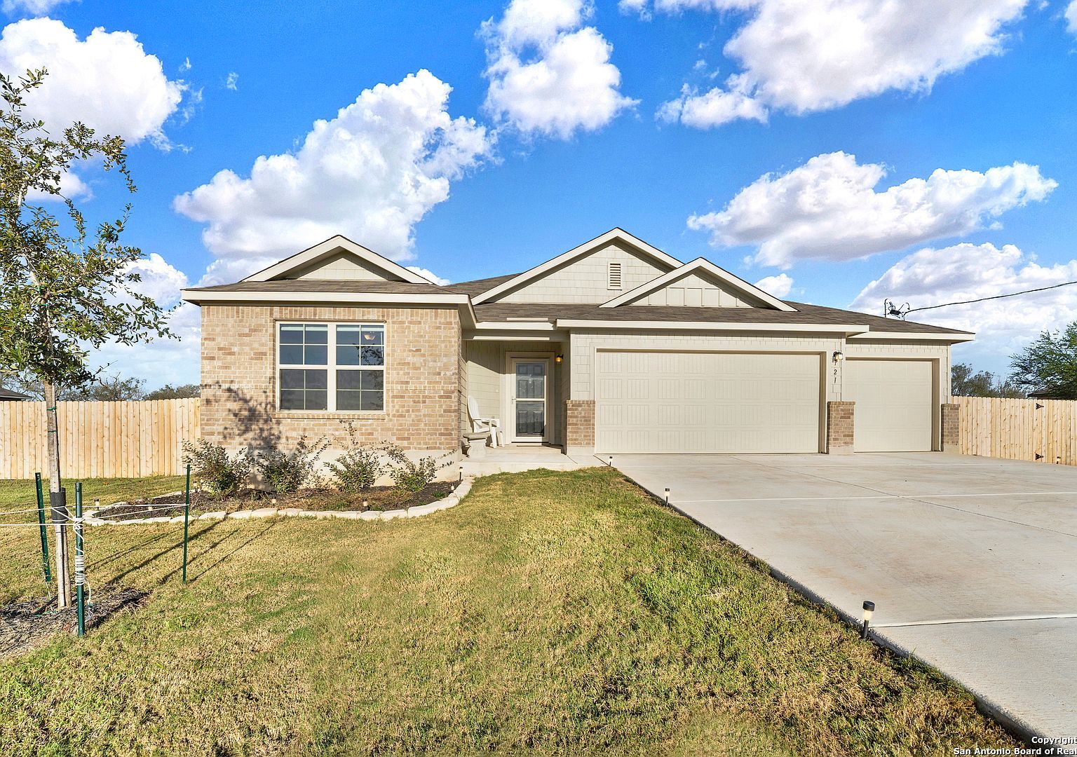 121 Cheyenne Dr Floresville, TX 78114  | Single Family