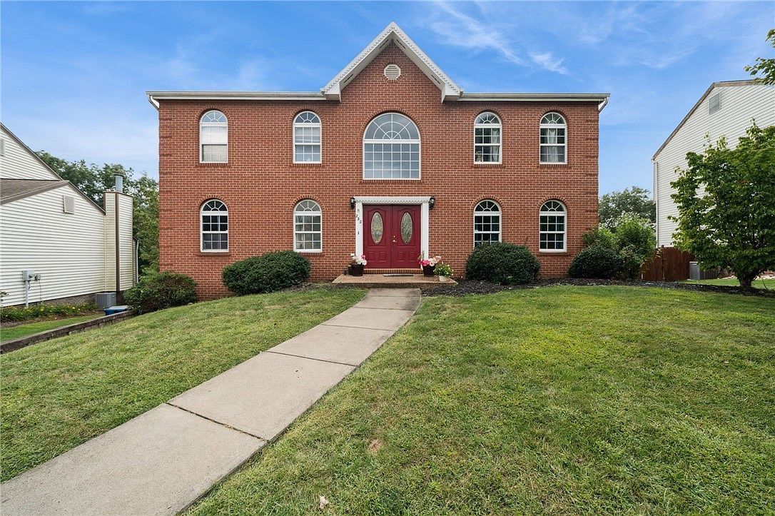 232 Carriage Blvd Pittsburgh, PA 15239 - Thumbnail 2