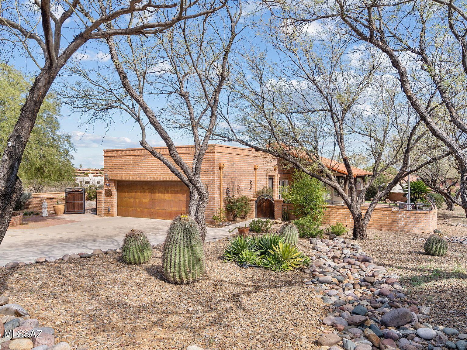 3910 S Via Del Ruisenor Green Valley, AZ 85622  | Single Family