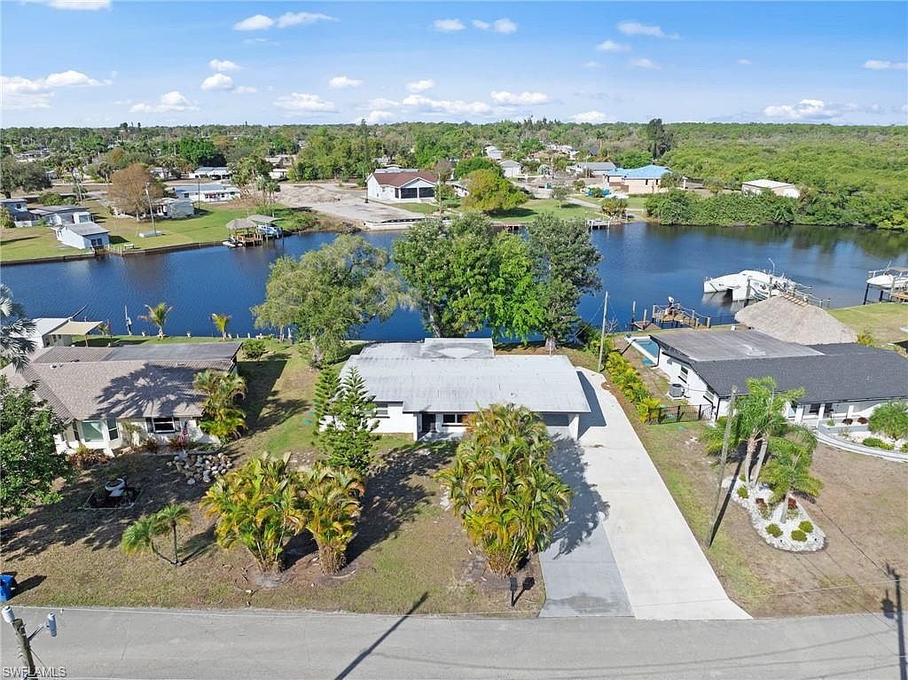 1313 Thompson St North Fort Myers, FL 33903 - Thumbnail 2