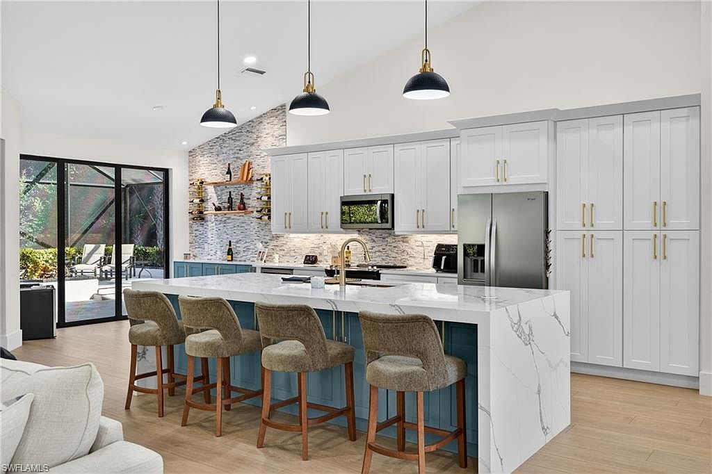 3809 Woodlake Dr Bonita Springs, FL 34134 - Thumbnail 2