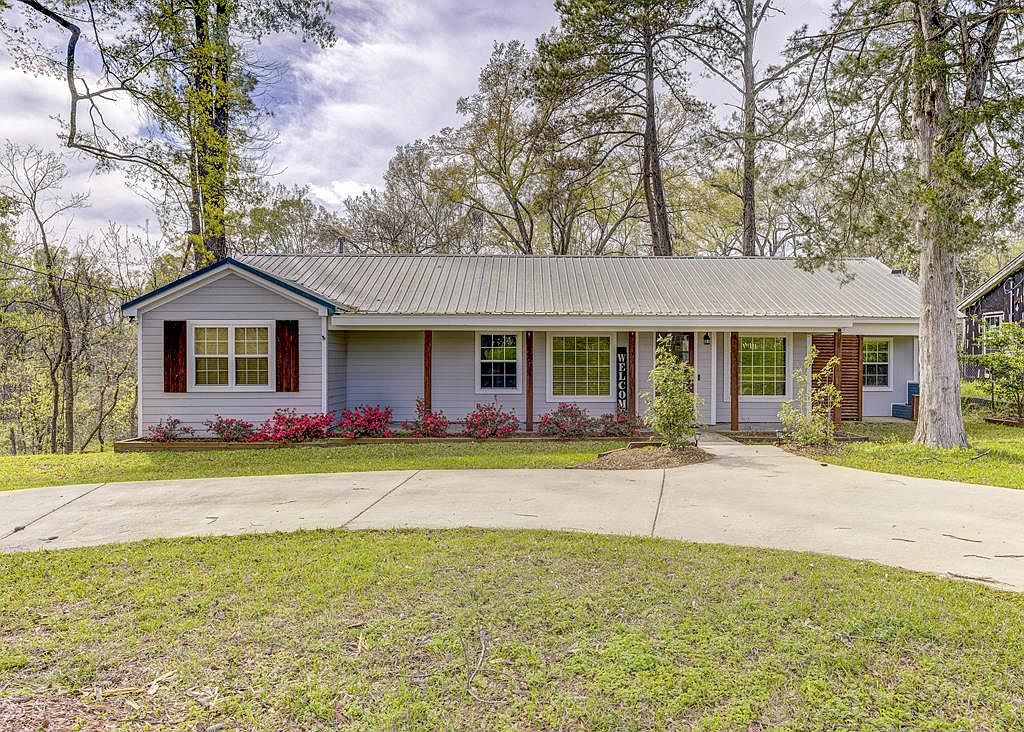 355 Honeysuckle Ln Vicksburg, MS 39183  | Single Family