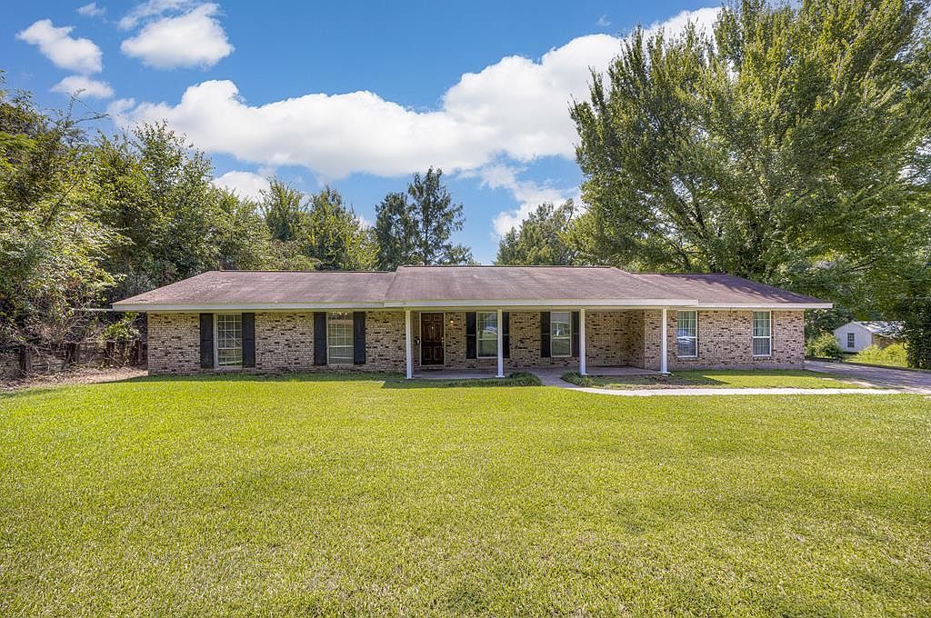 6104 Indiana Ave Vicksburg, MS 39180  | Single Family