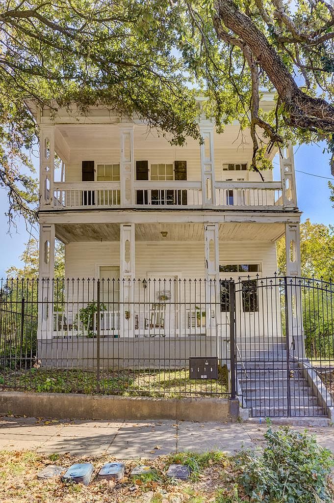 1115 First North St Vicksburg, MS 39183  | Multi Family