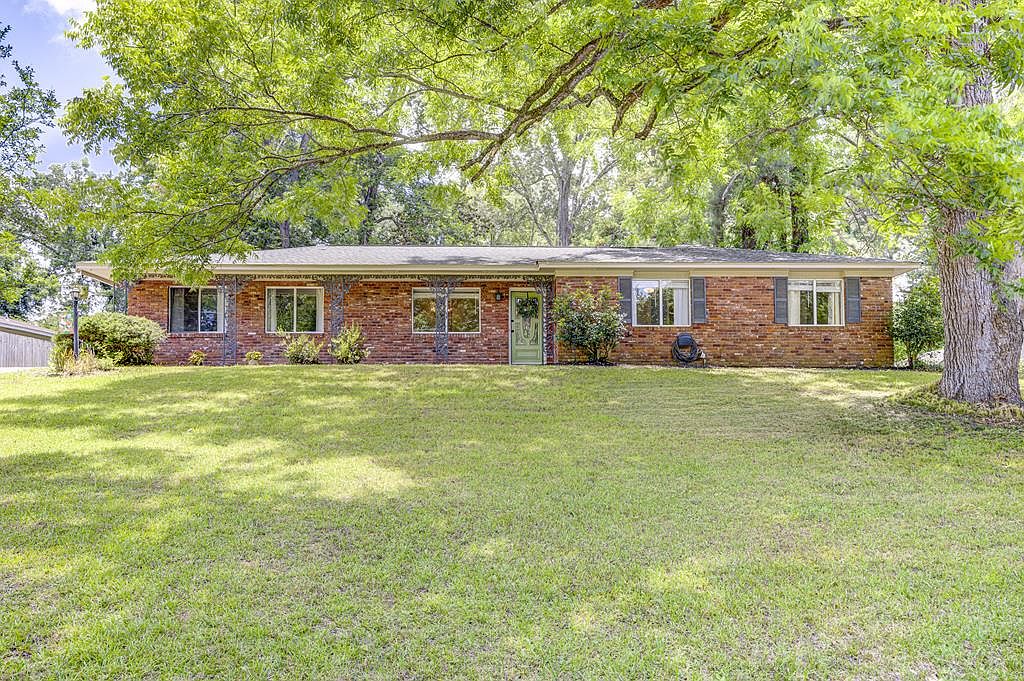 110 Bellaire Dr Vicksburg, MS 39180, 39180