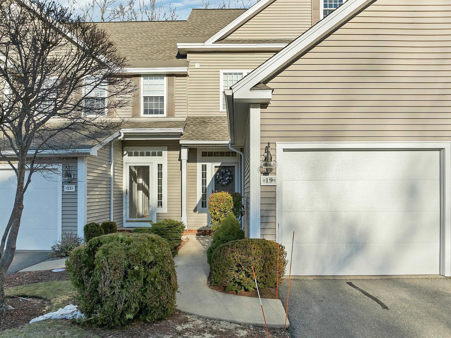 19 Summer Snow Ln Bedford, NH 03110 | Condominium