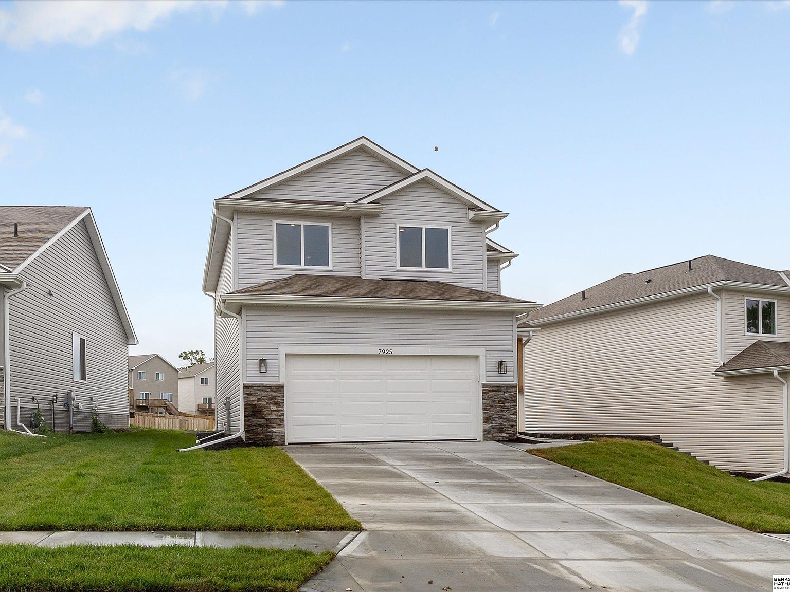 7925 N 94th St Omaha, NE 68122, 68122