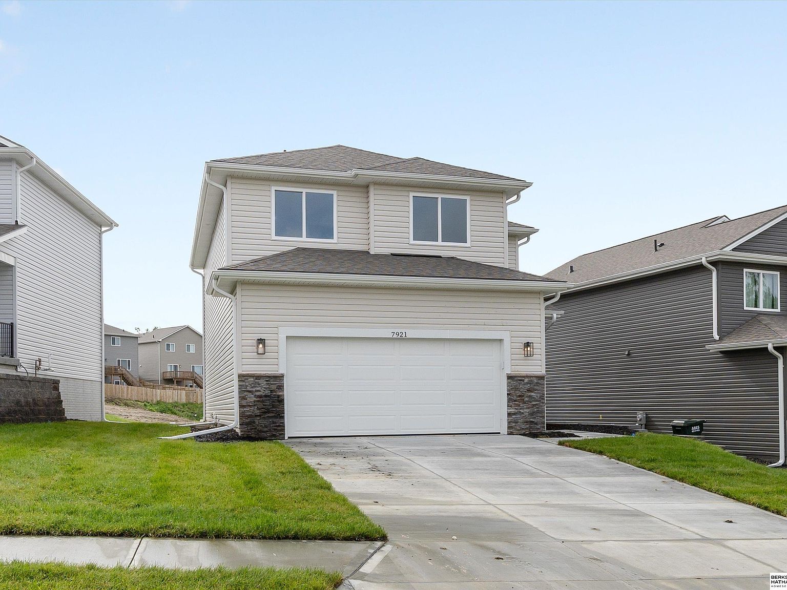 7921 N 94th St Omaha, NE 68122, 68122