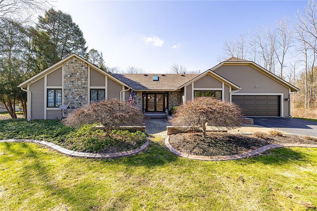 32 Stone Island Ln Penfield, NY 14526 - Thumbnail 2