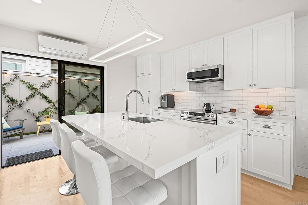 909 Olive Ave Coronado, CA 92118 - Thumbnail 2