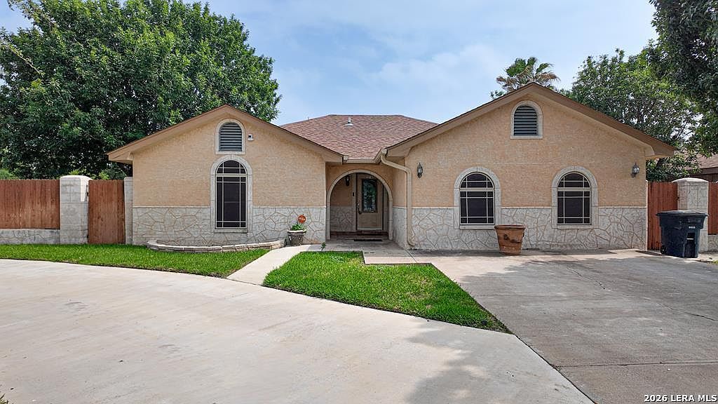 2218 Royal Park Dr Eagle Pass, TX 78852, 78852