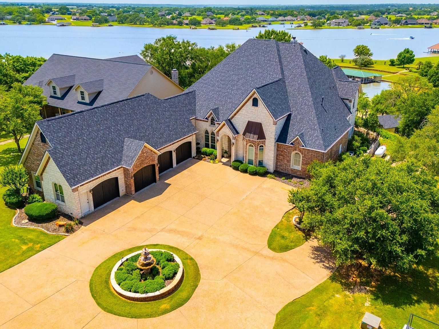 1916 W Emerald Bend Ct Granbury, TX 76049  | Single Family