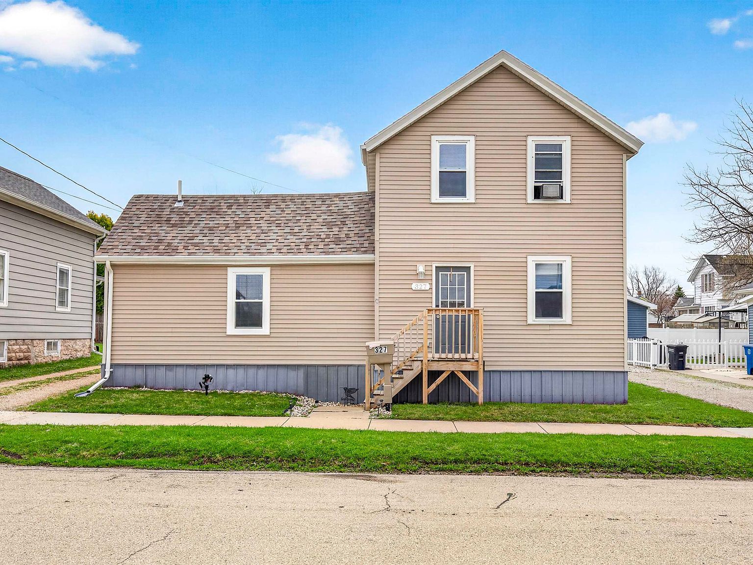 327 W 7th Ave Oshkosh, WI 54902  | Single Family