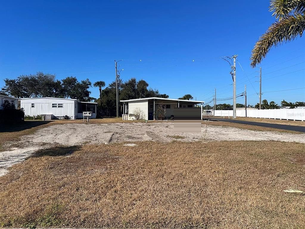 5302 Chateau Ln #2 Bradenton, FL 34207  | Condominium