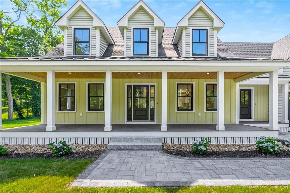 195 Amesbury Rd Kensington, NH 03833  | Single Family