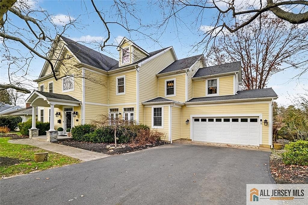 10 Evans Dr Cranbury, NJ 08512  | Single Family