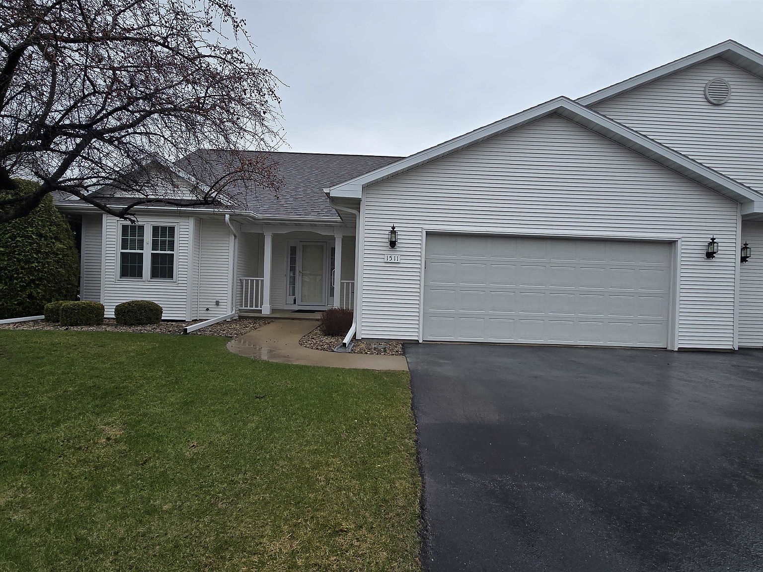 1511 Dickenson Ct Neenah, WI 54956  | Condominium