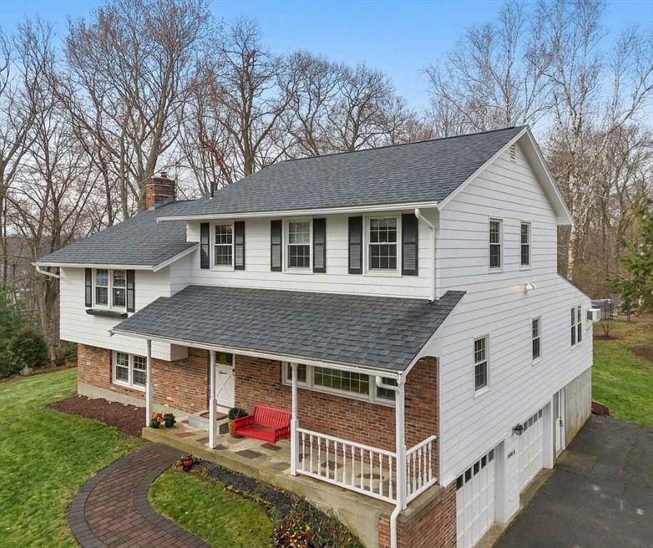 11 Ethelyn Cir Maynard, MA 01754  | Single Family