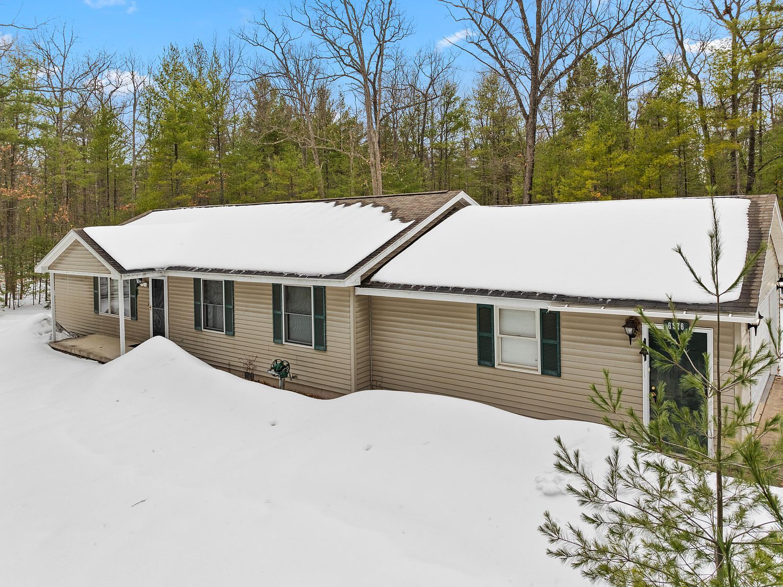 6576 W Plum Valley Rd NW Rapid City, MI 49676  | Single Family