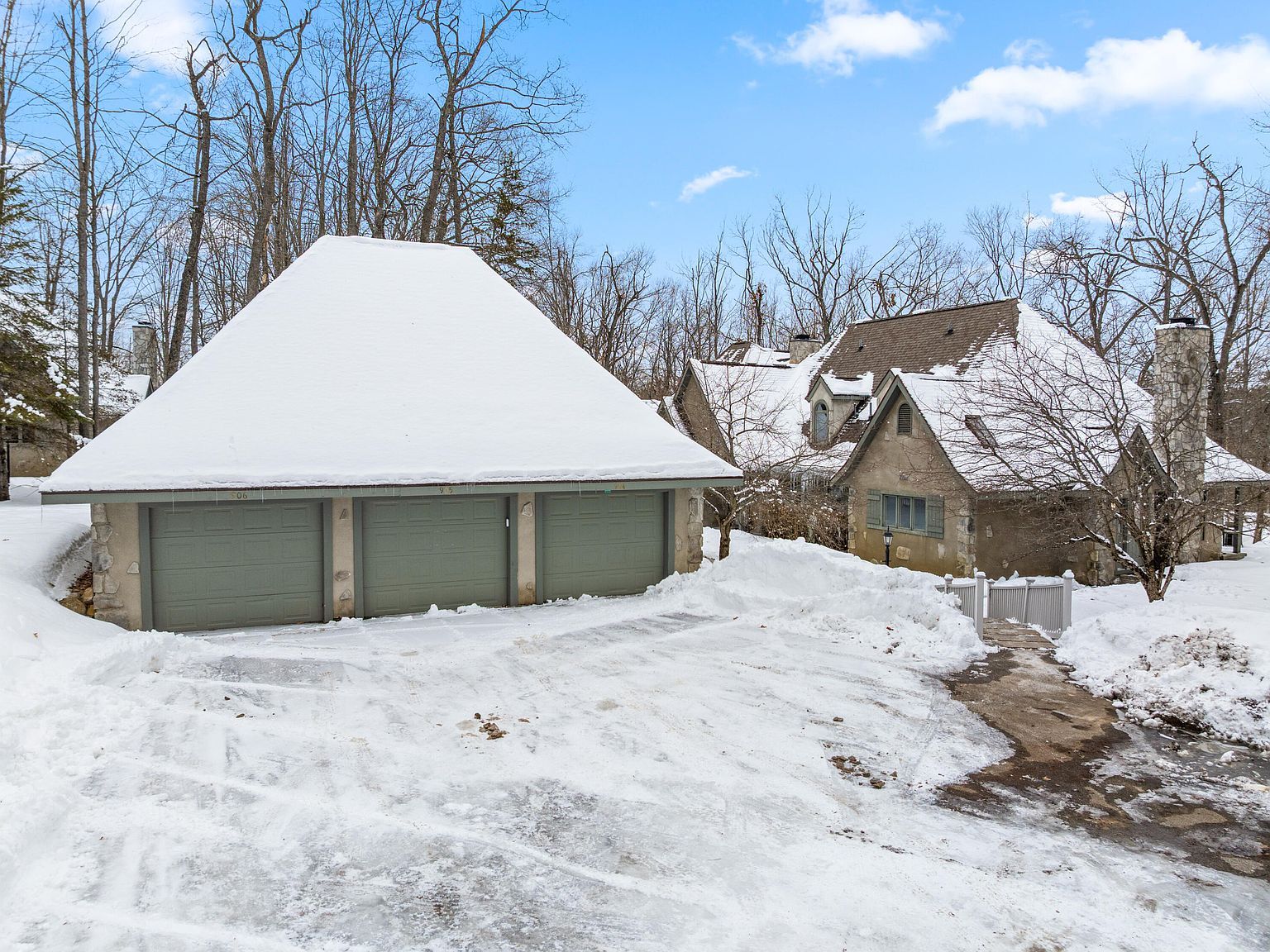 906 Chardonnay Lewiston, MI 49756  | Single Family