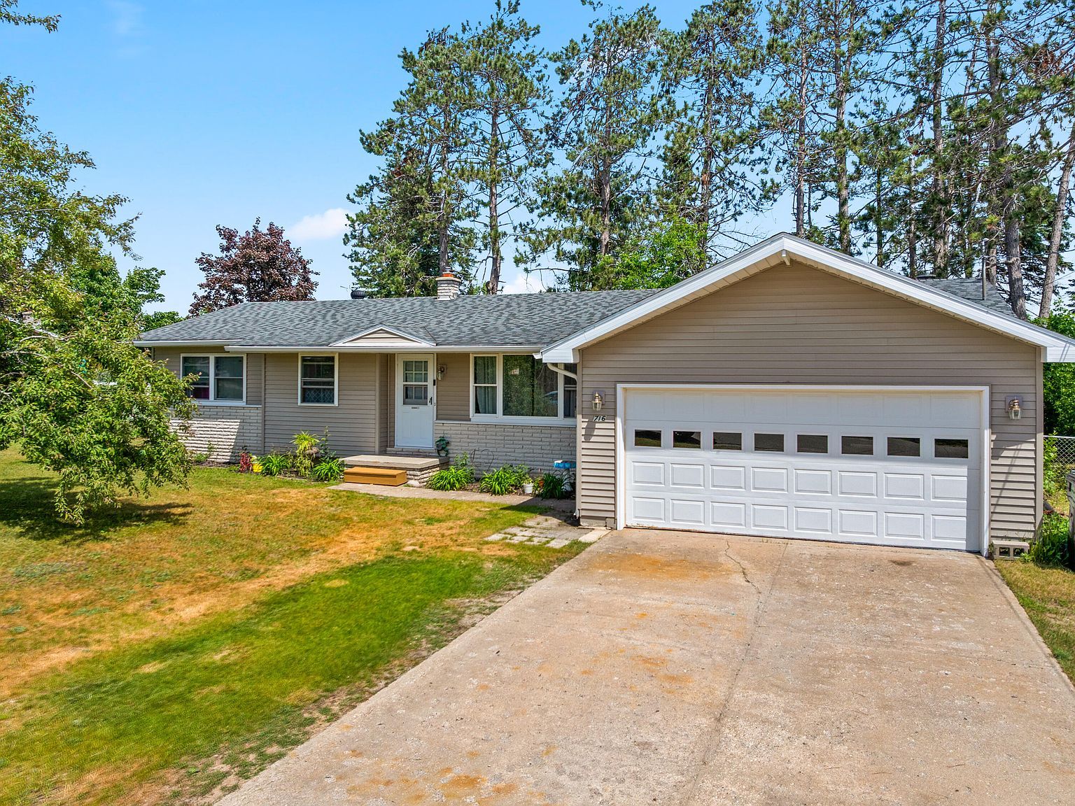 716 West St Gaylord, MI 49735, 49735