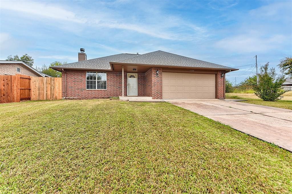 1528 Tudor Dr Moore, OK 73160 - Thumbnail 2