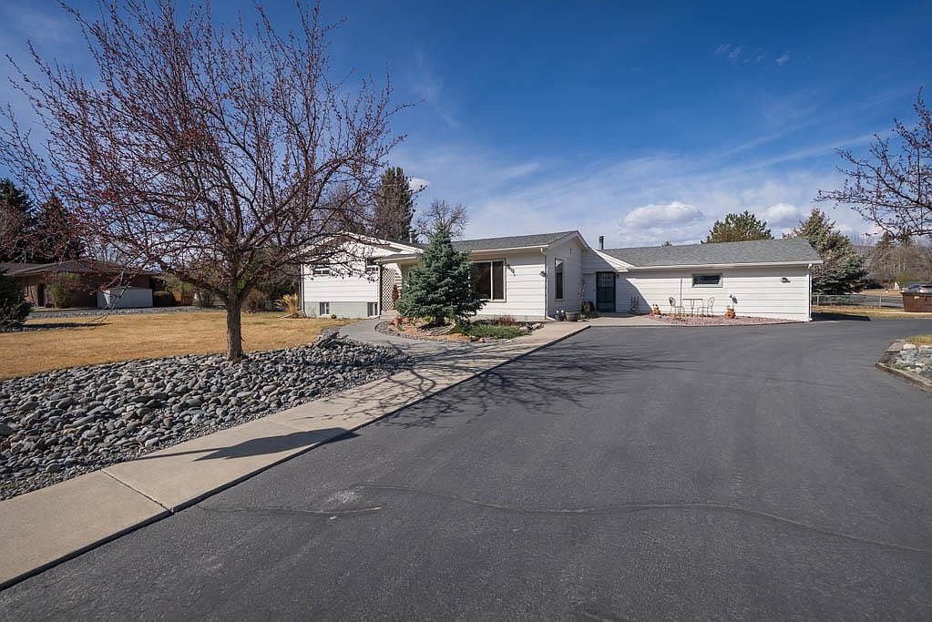 1044 Stampede Ave Cody, WY 82414  | Single Family