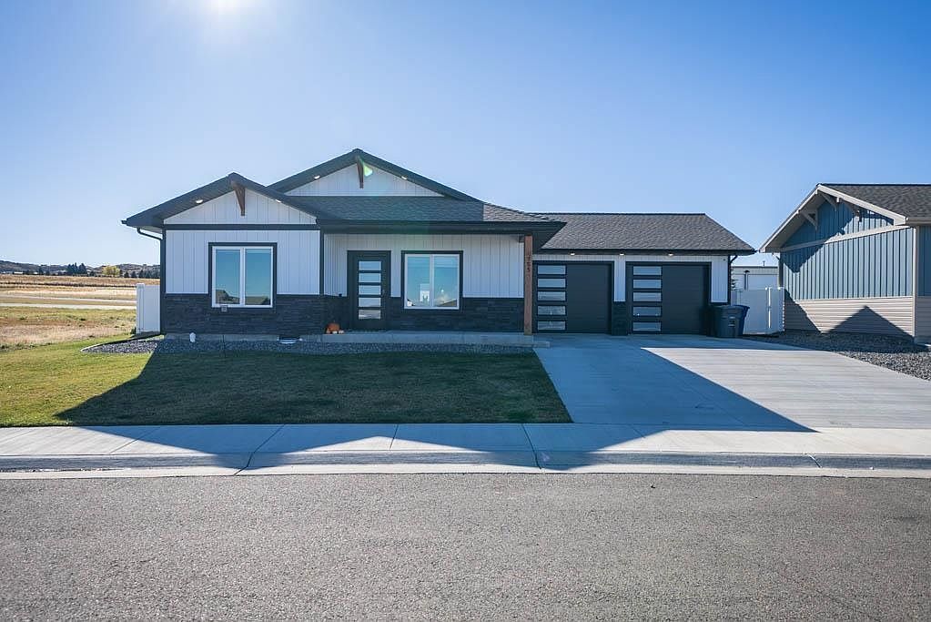 755 Go Around Loop Cody, WY 82414  | Single Family