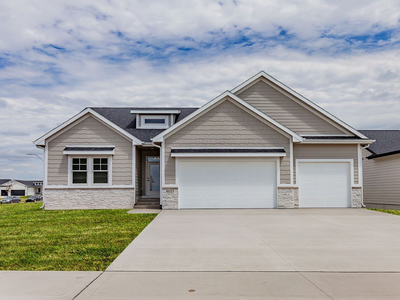 4671 180th St Waukee, IA 50263, 50263
