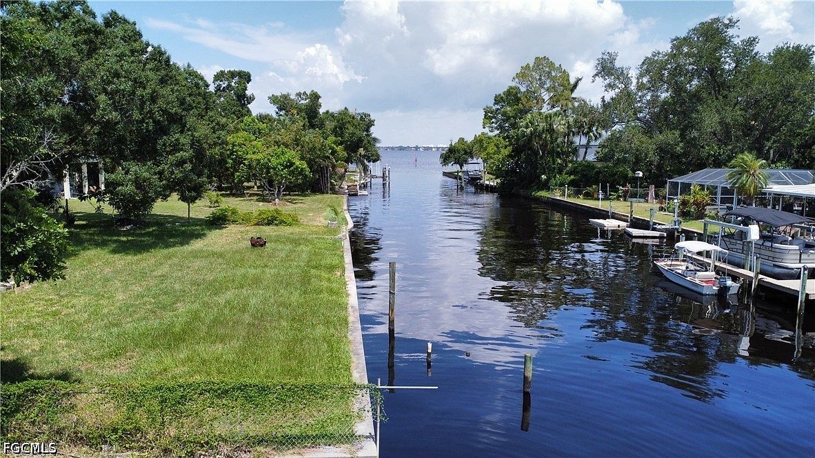 1845 Marina Cir North Fort Myers, FL 33903, 33903