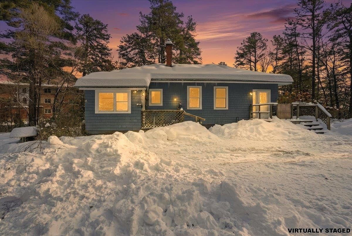 405 Upland St Manchester, NH 03102 - Thumbnail 2