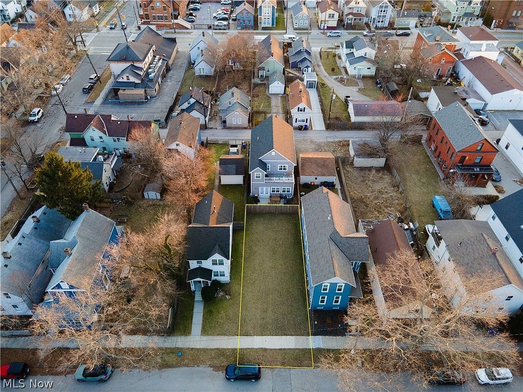 W 33rd St Cleveland, OH 44113, 44113