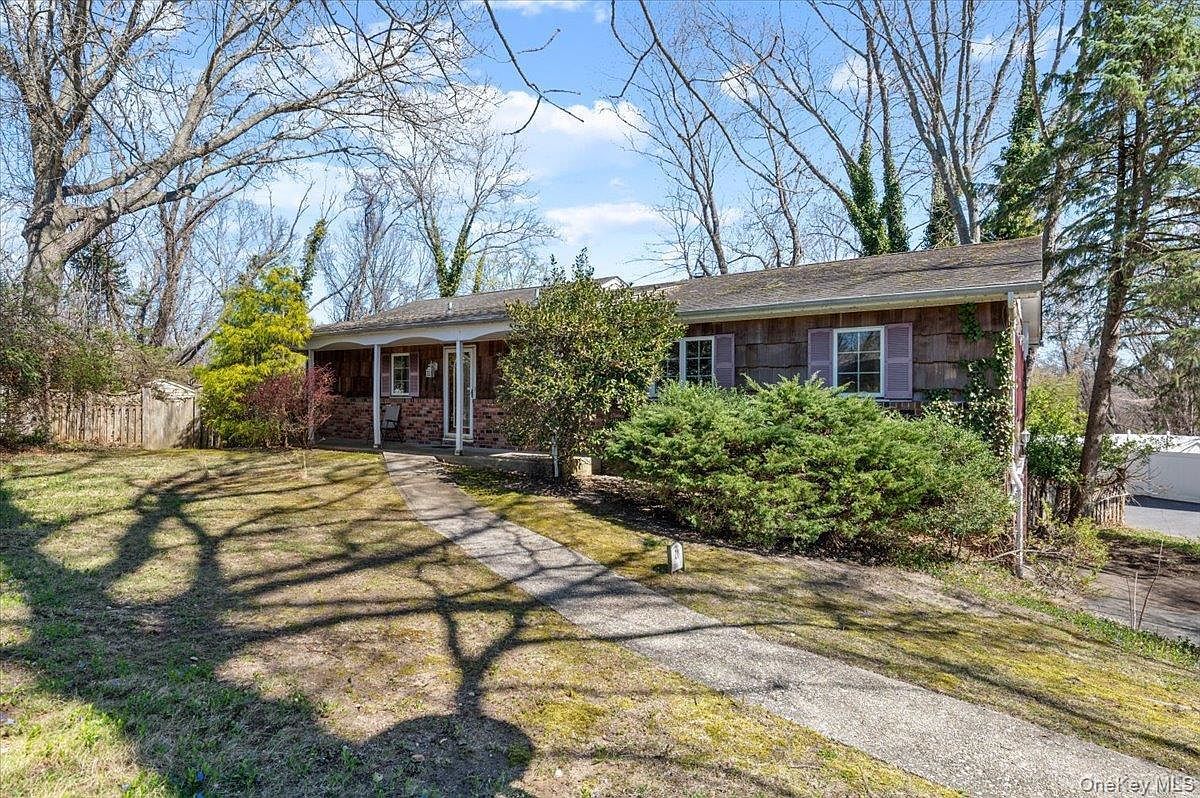 20 Veronica Ct Smithtown, NY 11787, 11787