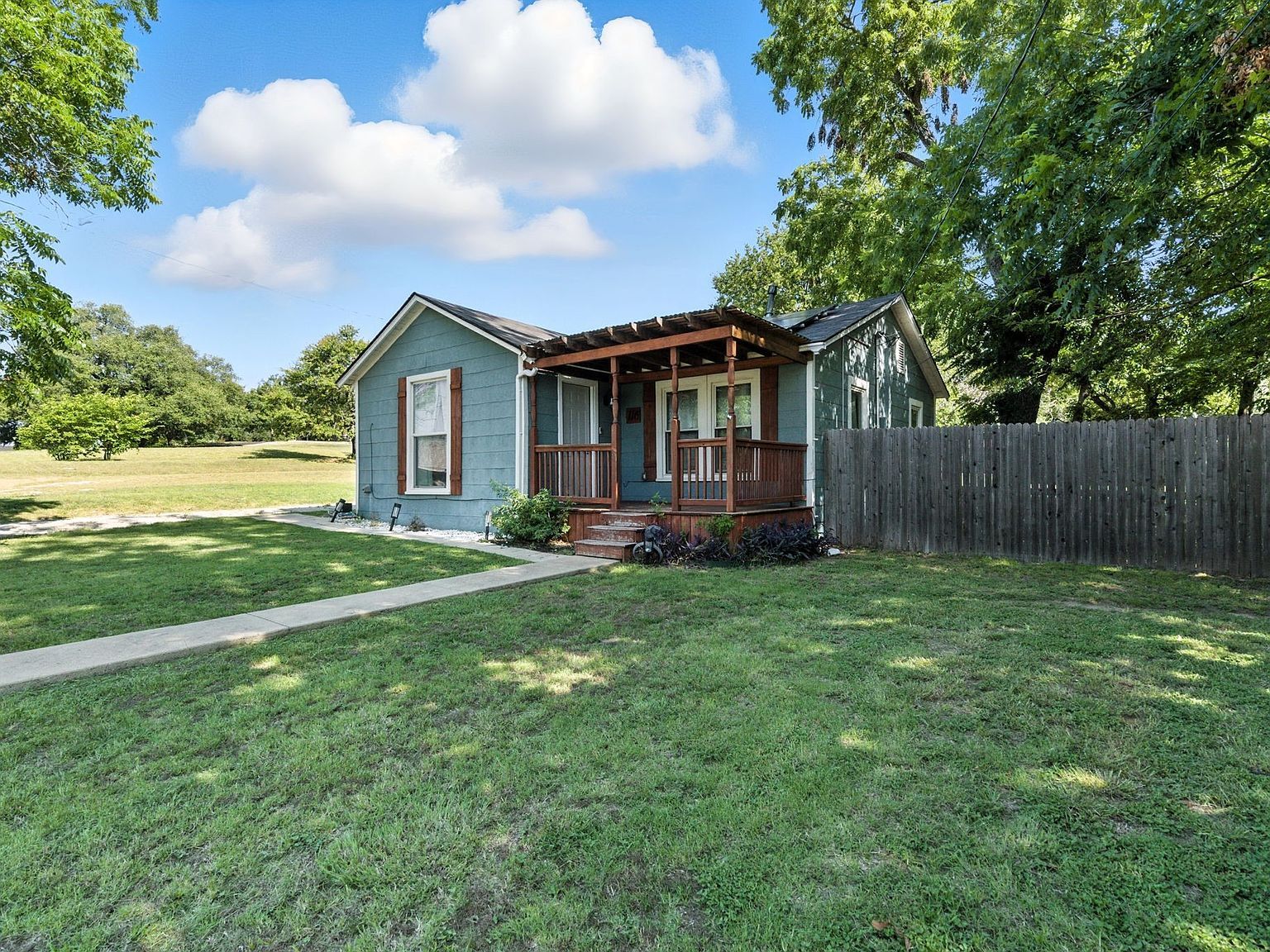 116 W 7th St Weatherford, TX 76086, 76086
