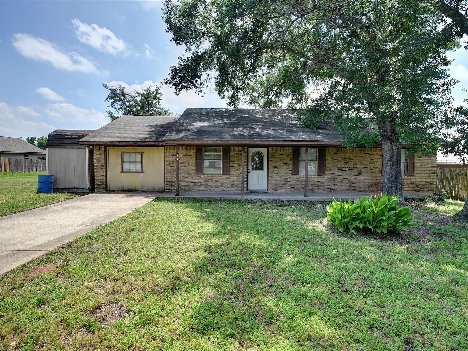 921 E 3rd St Bellville, TX 77418, 77418