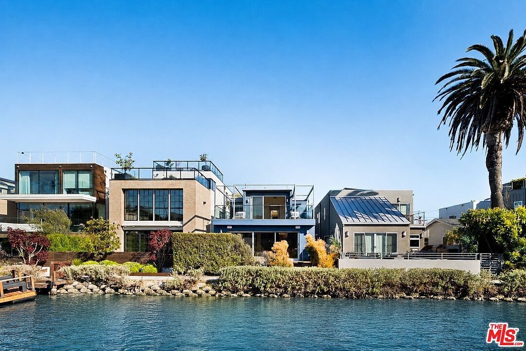 230 Carroll Canal Venice, CA 90291  | Single Family
