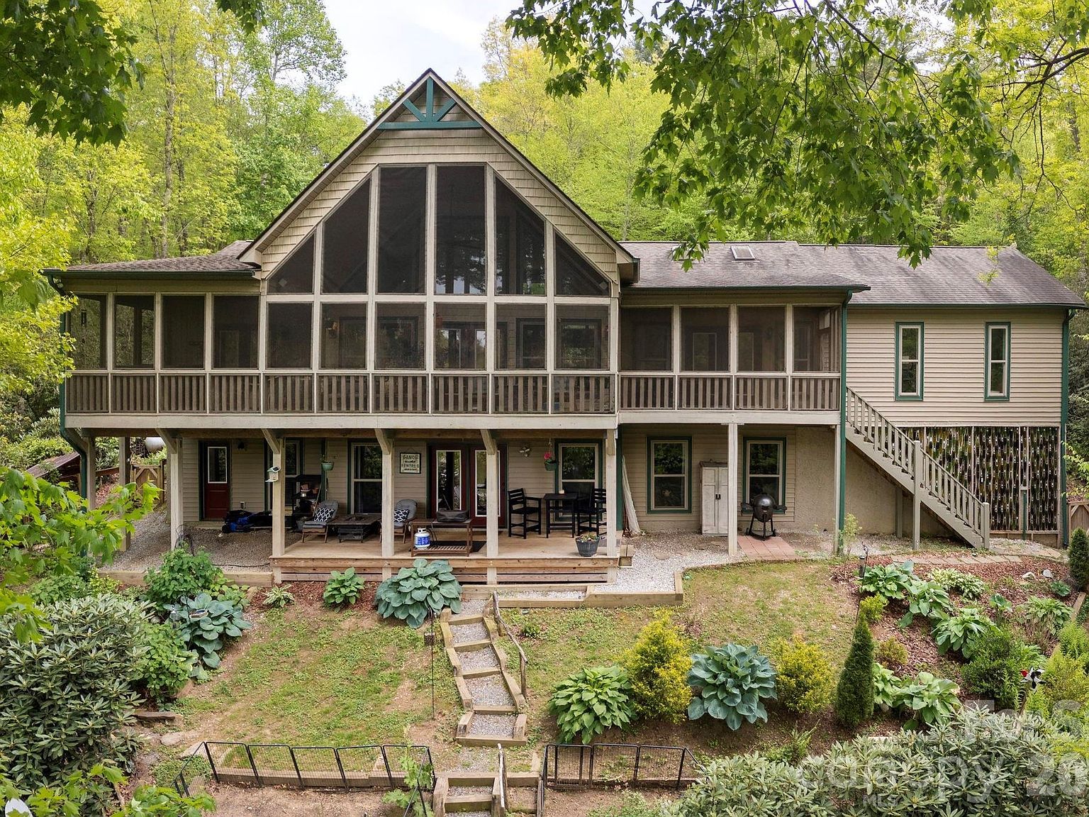 149 Hiwassee Rd Lake Toxaway, NC 28747, 28747