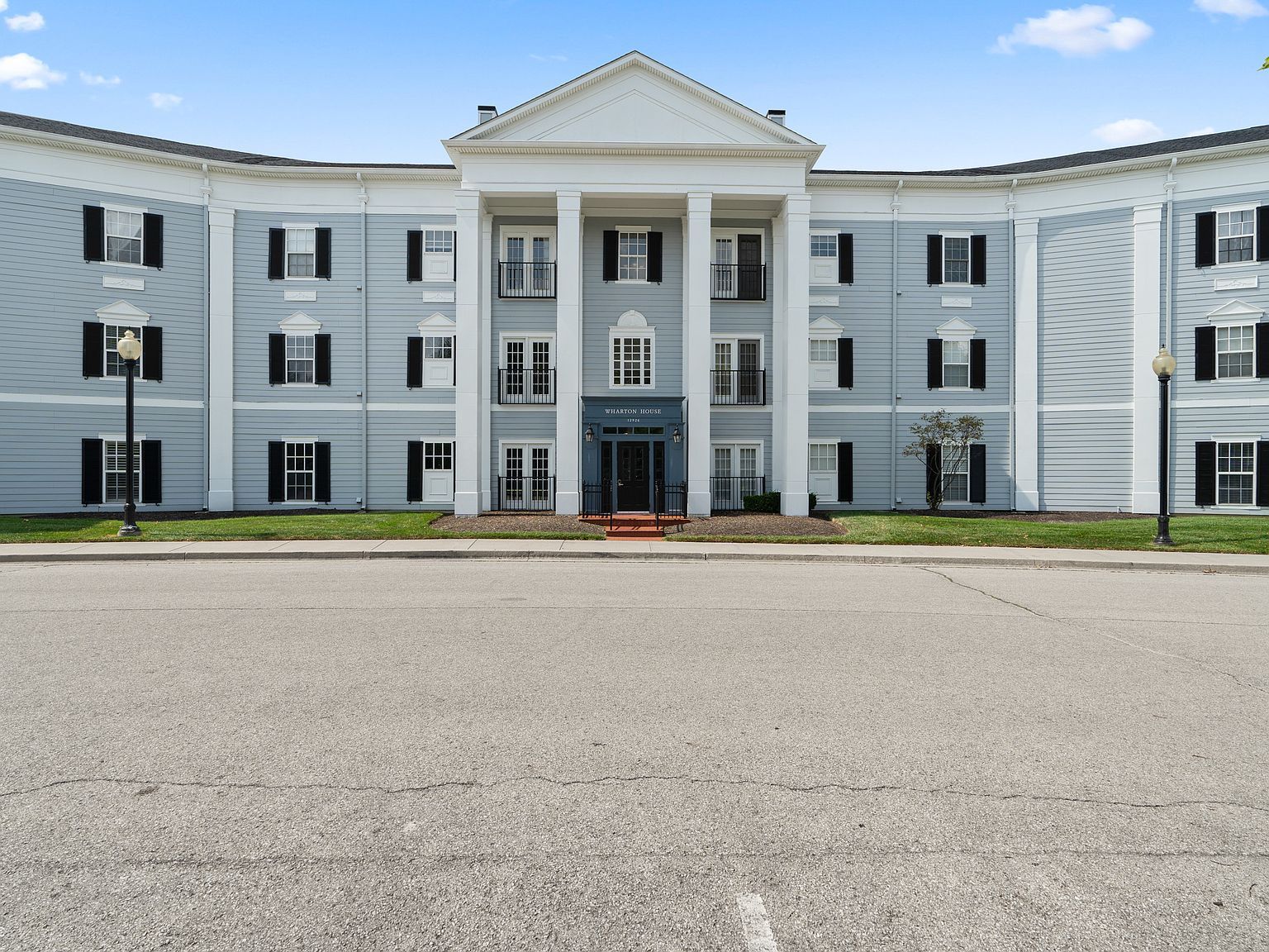 12926 University Cres APT 2C Carmel, IN 46032, 46032