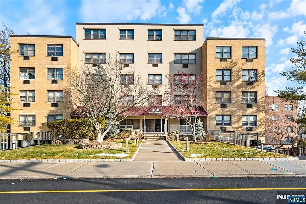 300 Lookout Ave APT C4 Hackensack, NJ 07601, 7601
