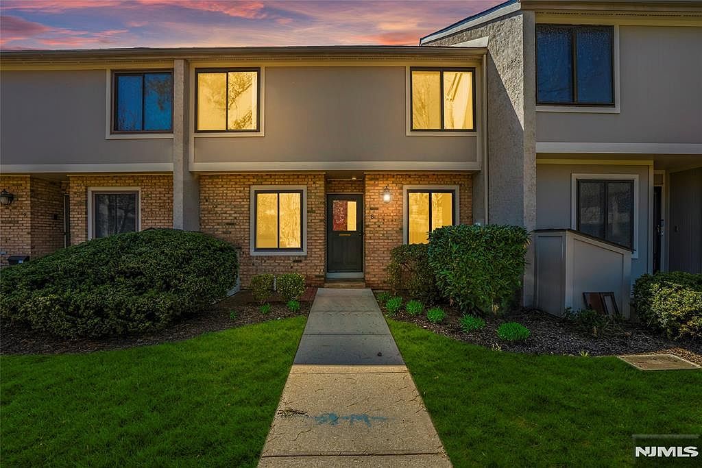 8 Irongate #202 Metuchen, NJ 08840  | New build