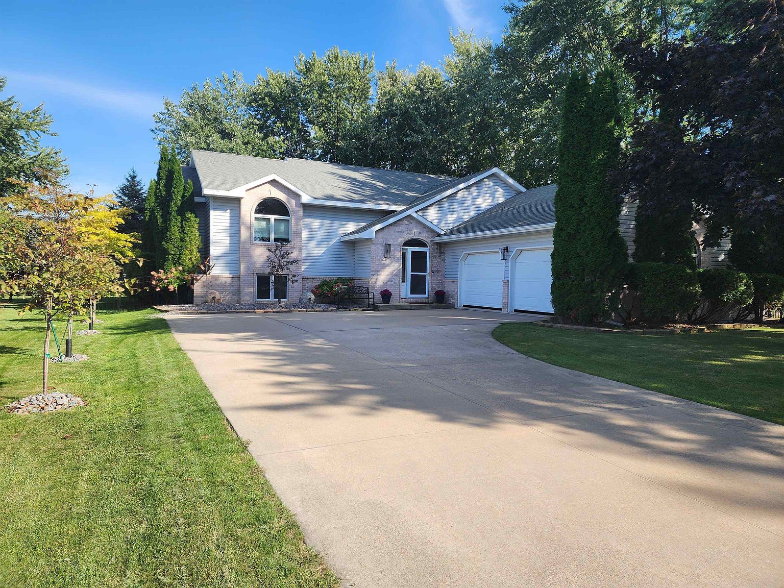 4500 Cedar View Dr Oshkosh, WI 54901 - Thumbnail 2