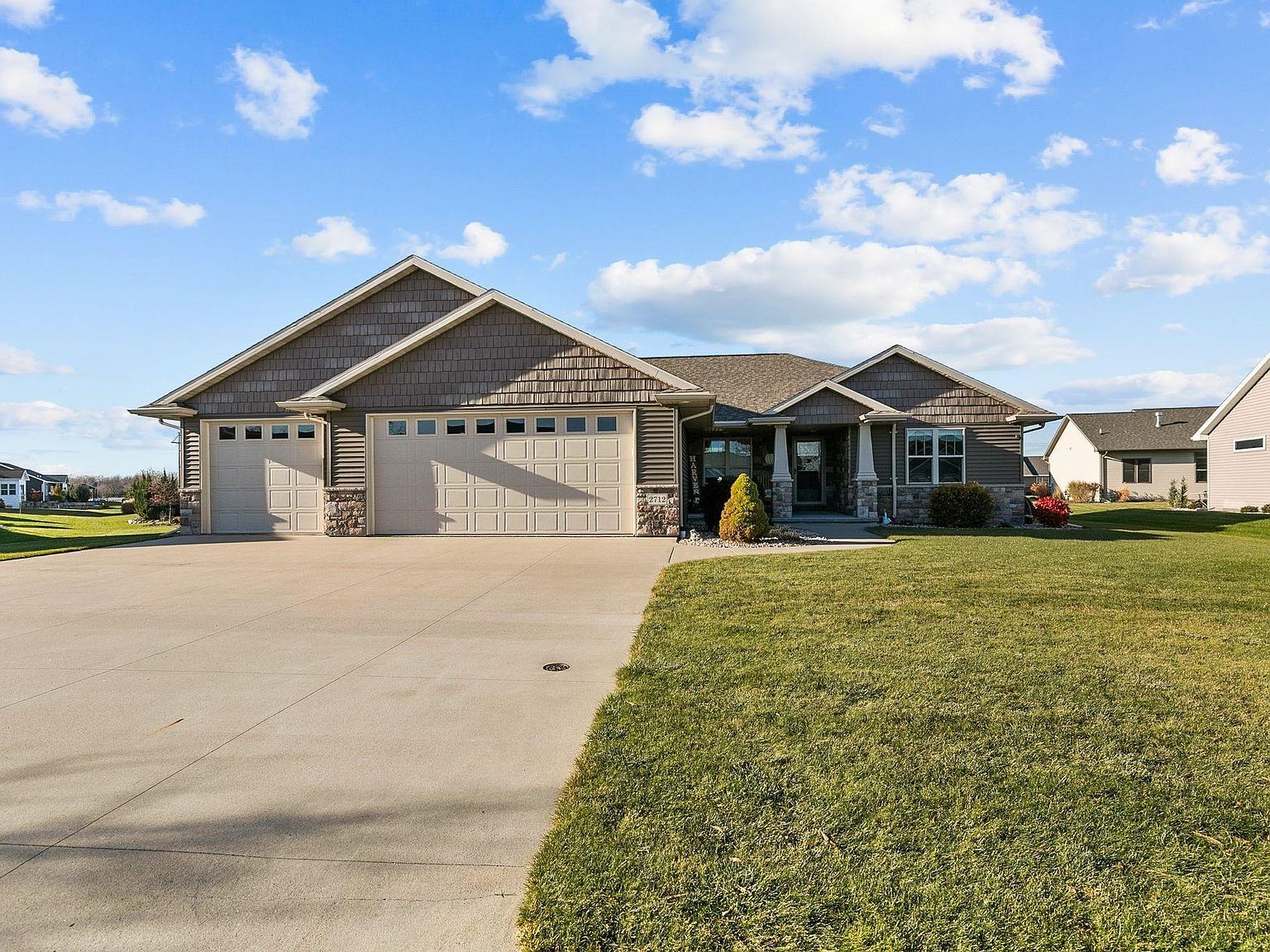 2712 W Fallen Oak Dr Appleton, WI 54913 - Thumbnail 2