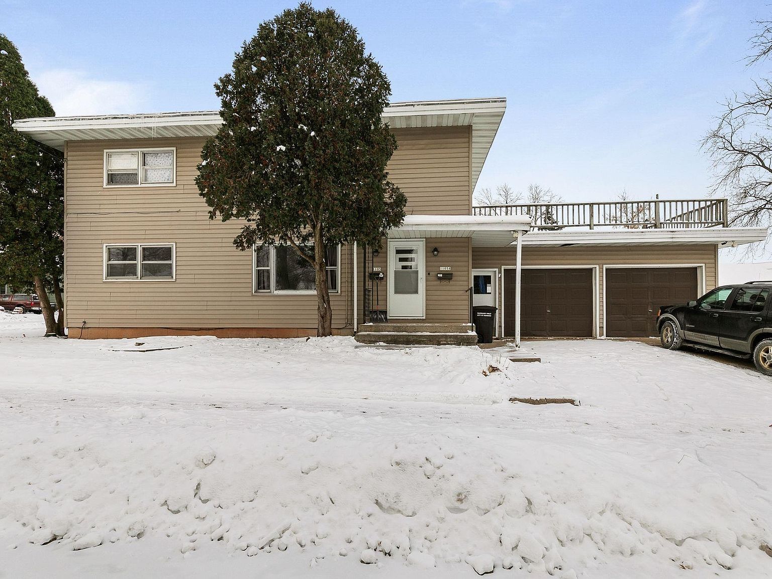 1105 Jefferson St Oshkosh, WI 54901 - Thumbnail 2