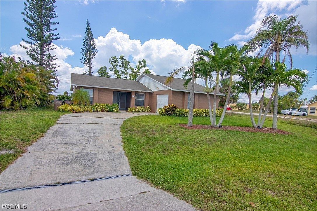 1913 SE 15th Pl Cape Coral, FL 33990, 33990
